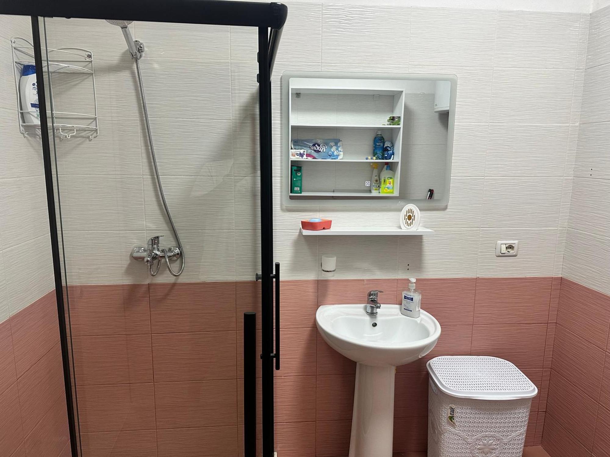 Sunrise Apartment Near The Center تيرانا المظهر الخارجي الصورة